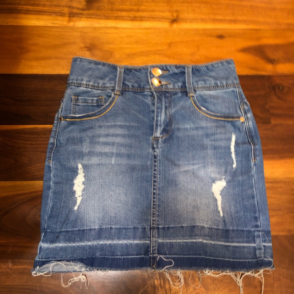 Select ripped jean skirt size small